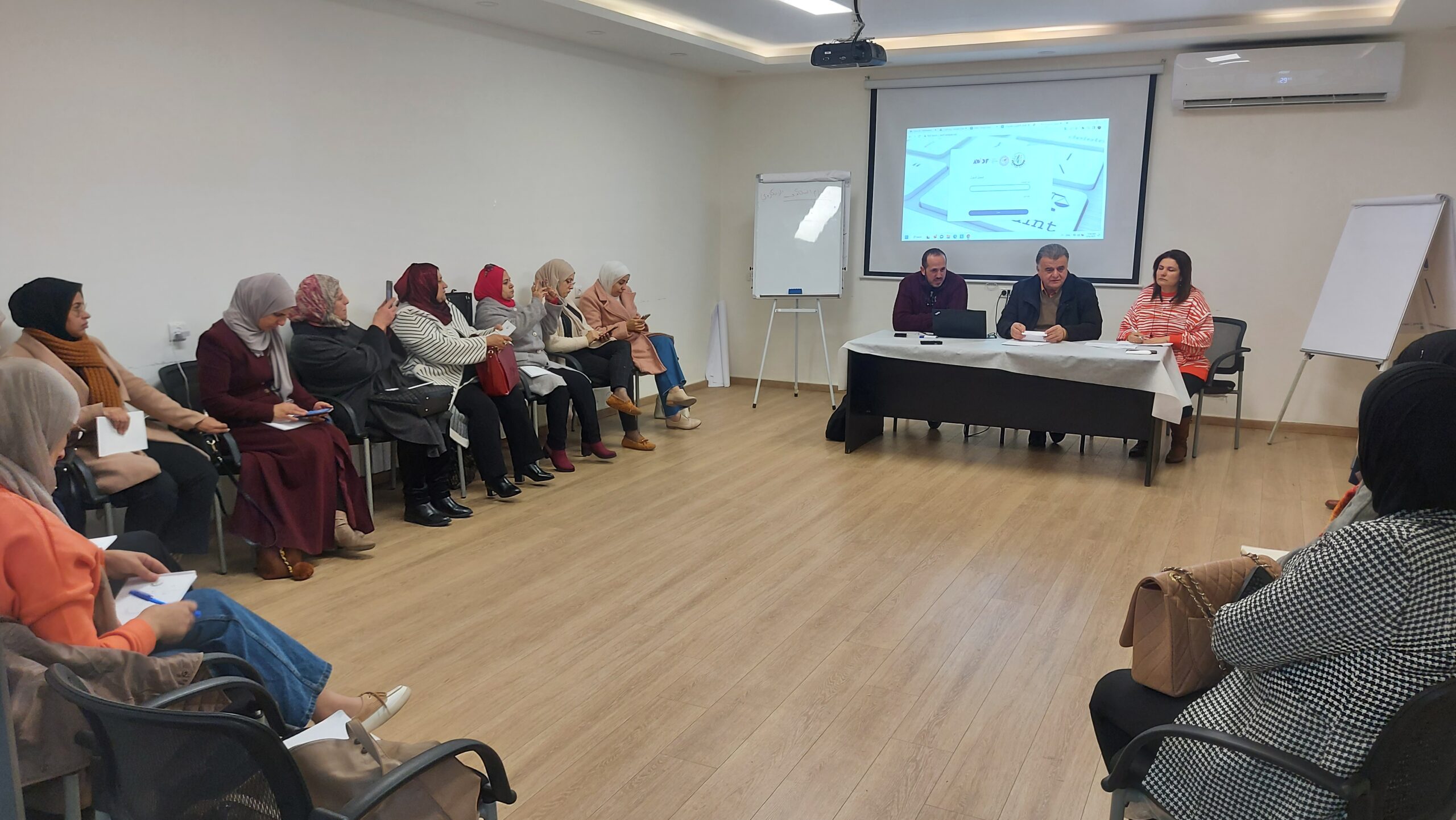 شاهر سعد يفتتح ورشة المرأة حول تشغيل نظام الشكاوى