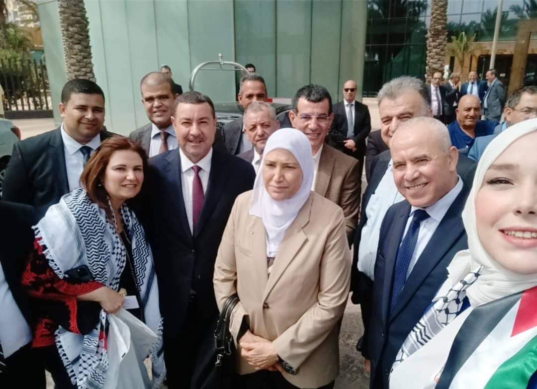 المرأة الفلسطينية تعرض ورقتها في المؤتمر الأول للمرأة العربية النقابية