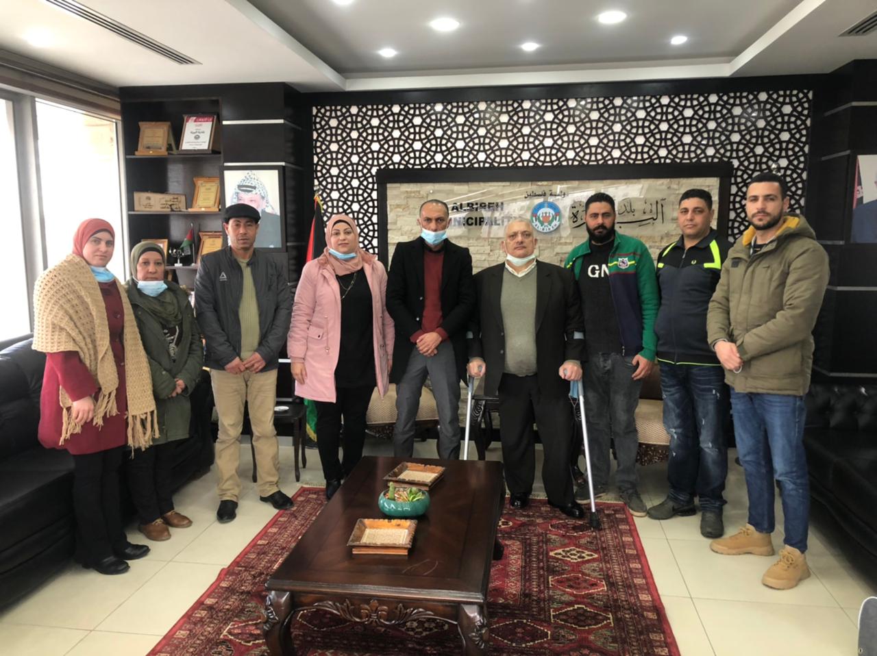 نقابة العاملين في سلك التعليم تلتقي رئيس بلدية البيرة