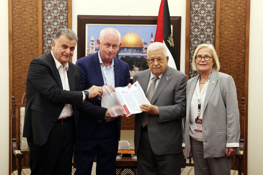 الرئيس يستقبل شاهر سعد والوفد النقابي الدولي المتضامن مع فلسطين