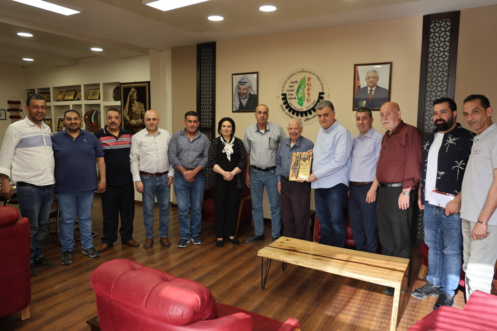 شاهر سعد يكرم النقابي موفق الحنبلي