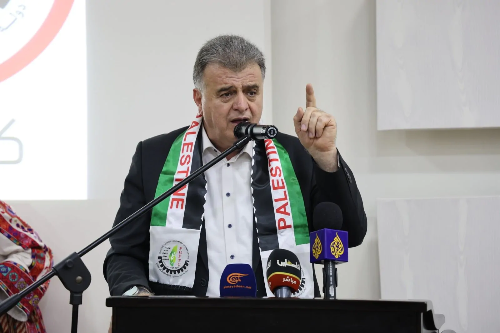 شاهر سعد يدين تصريحات ترمب  : ”  80% من مباني غزة إلى أنقاض سيزيد من اصرار الشعب الفلسطيني بالحفاظ على وطنه وارضه