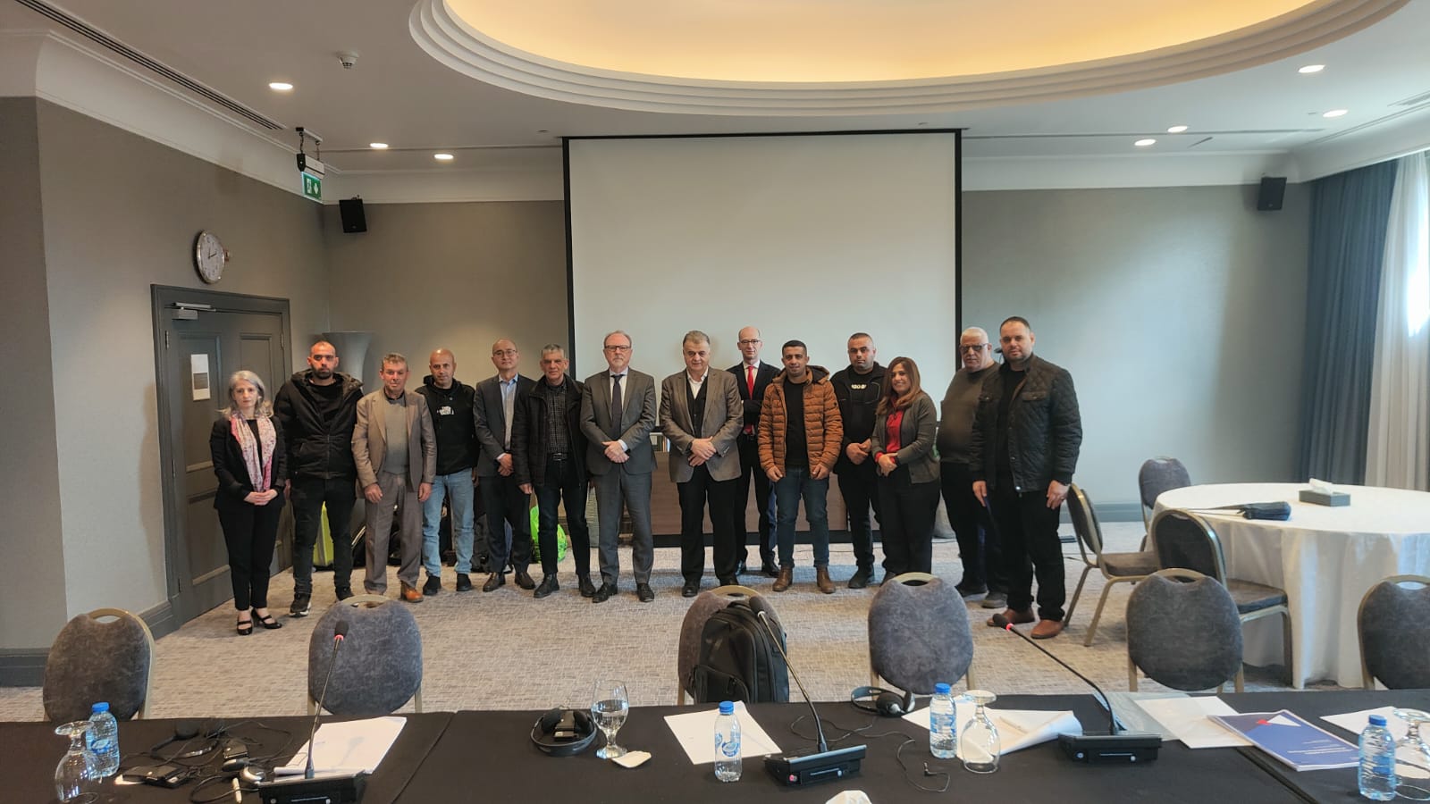 شاهر سعد يسلم ورقة بانتهاكات العمال للجنة تقصي الحقائق