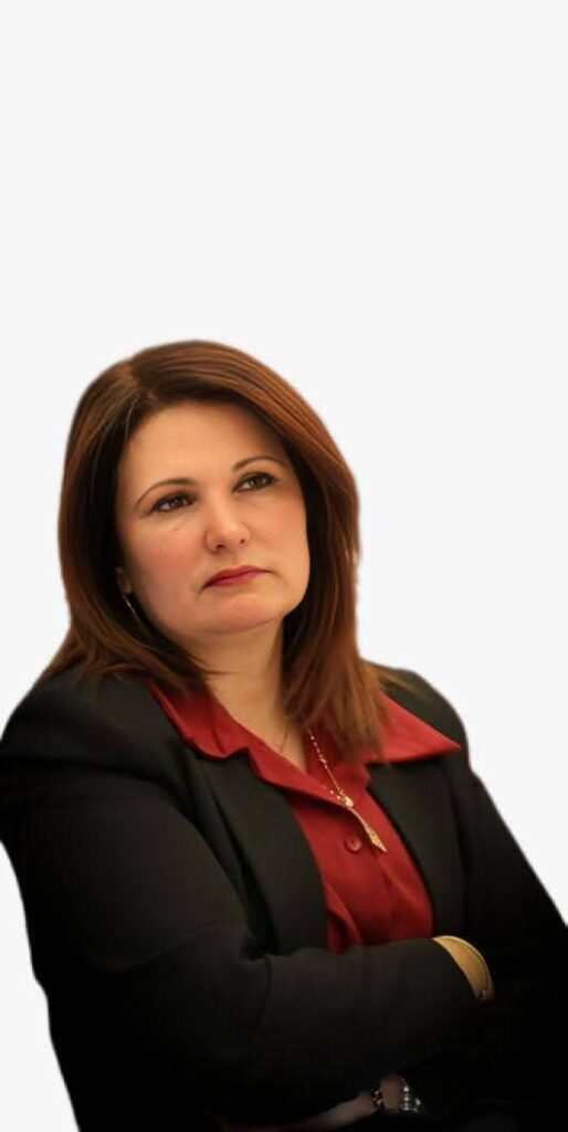 النقابية عضو الأمانة العامة عائشة حموضة كاتبة المقال