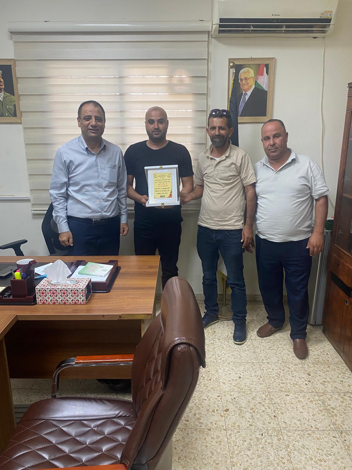 نقابة عمال النقل تكرّم مدير النقل العام في جنين تقديرًا لجهوده القيادية