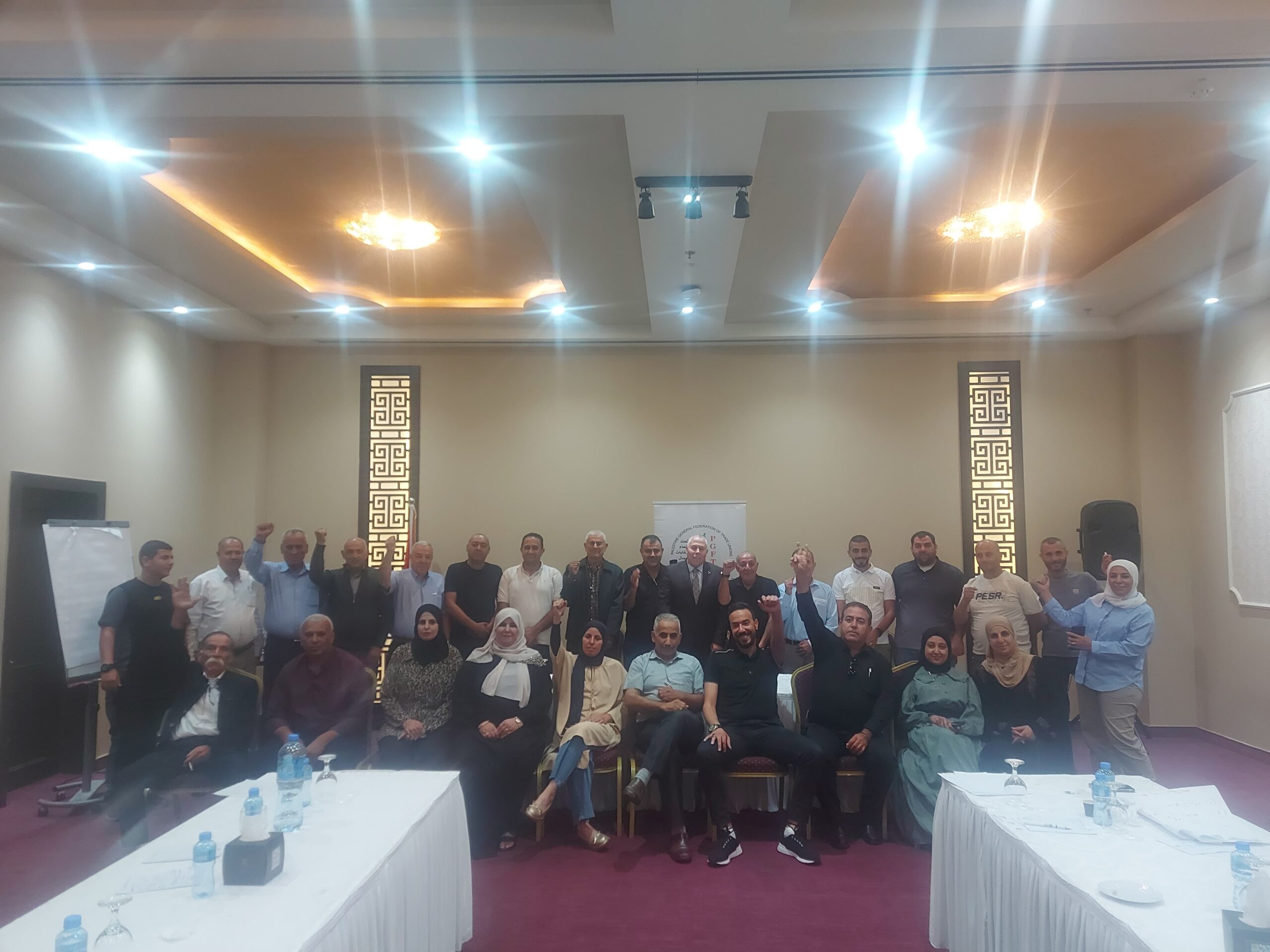 اجتماع بين النقابة العامة لعمال النقل ومراقب المرور العام لمناقشة تحديات السائقين في المحافظات