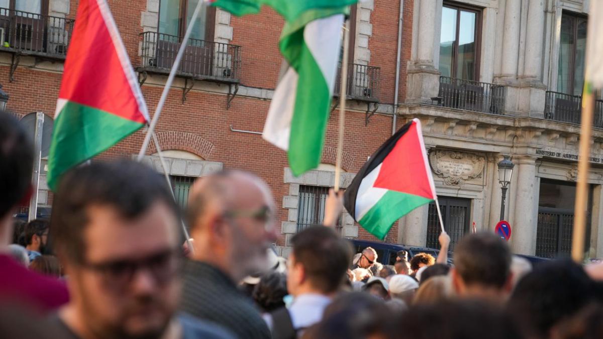 The CCOO and UGT organizations affirm their commitment to peace and respect for international law