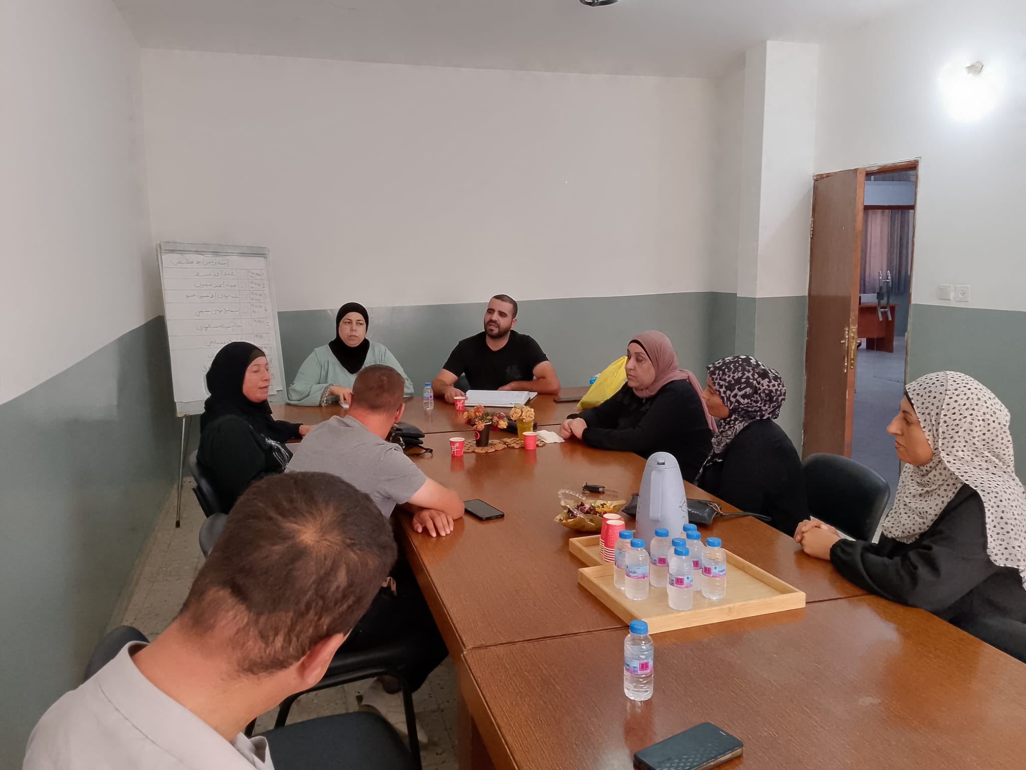 مجلس قلقيلية يجتمع بنقابة العاملين في سلك التعليم تحضيرا لعقد مؤتمرهم