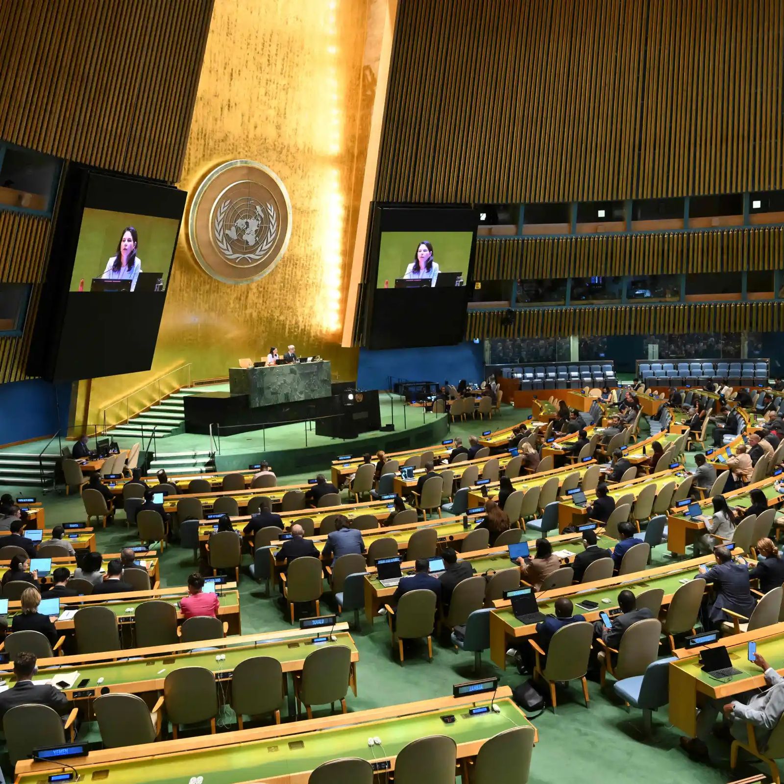 بأغلبية ساحقة الجمعية العامة للأمم المتحدة تصوت على قرار يطالب بانسحاب كيان الاحتلال من الأرض الفلسطينية المحتلّة منذ عام 1967