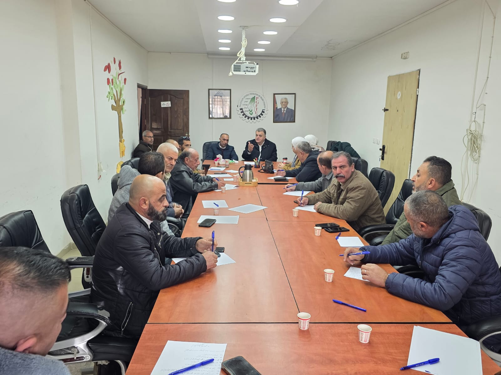 النقابة العامة لعمال النقل في فلسطين تعقد اجتماعًا لبحث قضايا قطاع النقل في المحافظات