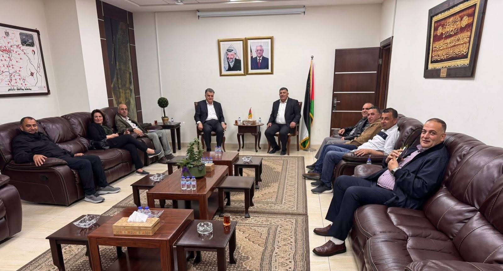 شاهر سعد ومحافظ نابلس غسان دغلس يبحثان اوضاع العمال