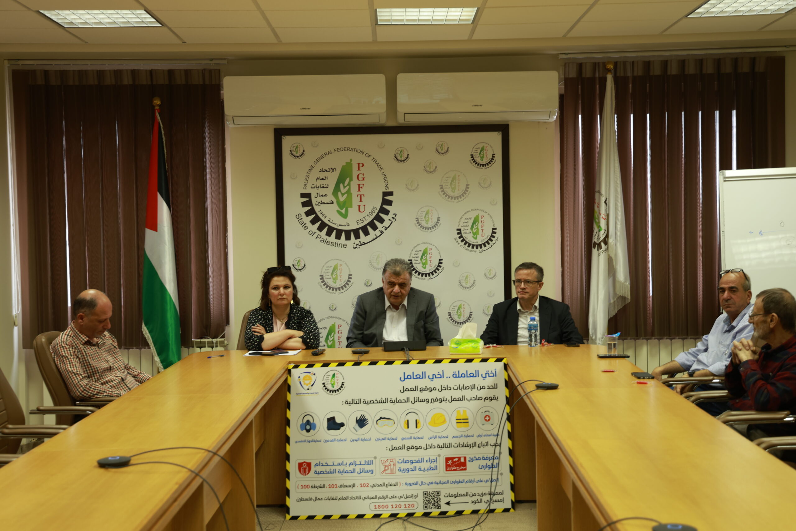 الاتحاد العام لنقابات عمال فلسطين يناقش واقع الأجور في فلسطين