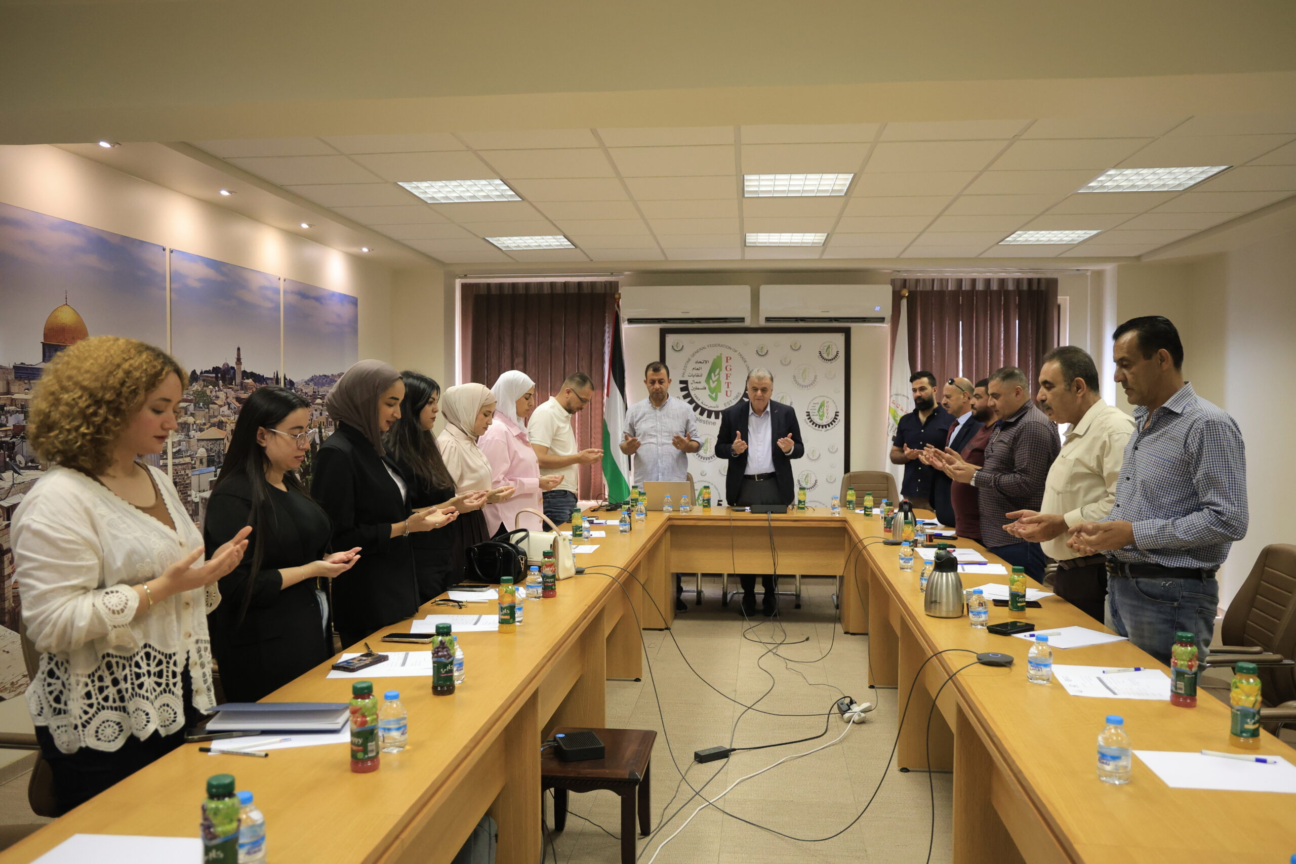 بمشاركة 70 نقابياً ونقابية.. الاتحاد العام لنقابات عمال فلسطين يعقد ورشة تعريفية بالمرصد الفلسطيني للحقوق العمالية